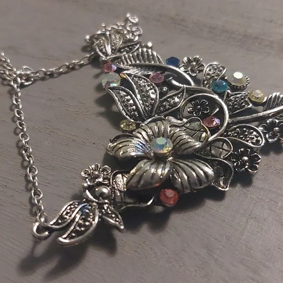 Betsey Johnson Silvertone Floral Multi Color Rhinestone Necklace 18" - Picture 10 of 17